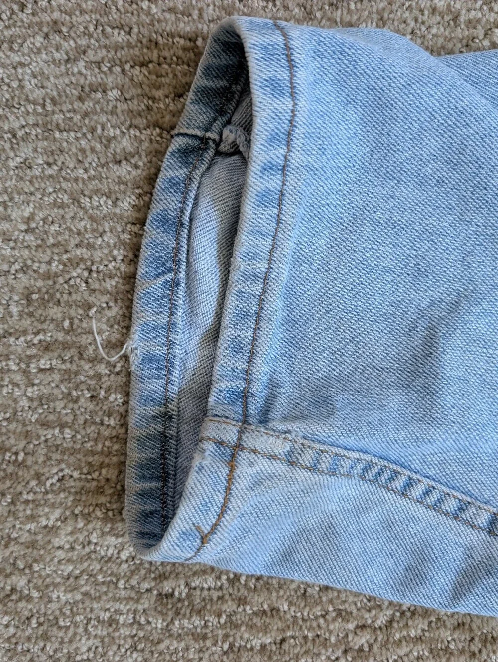 Levi's 550 Light Blue Relaxed Fit 36x30